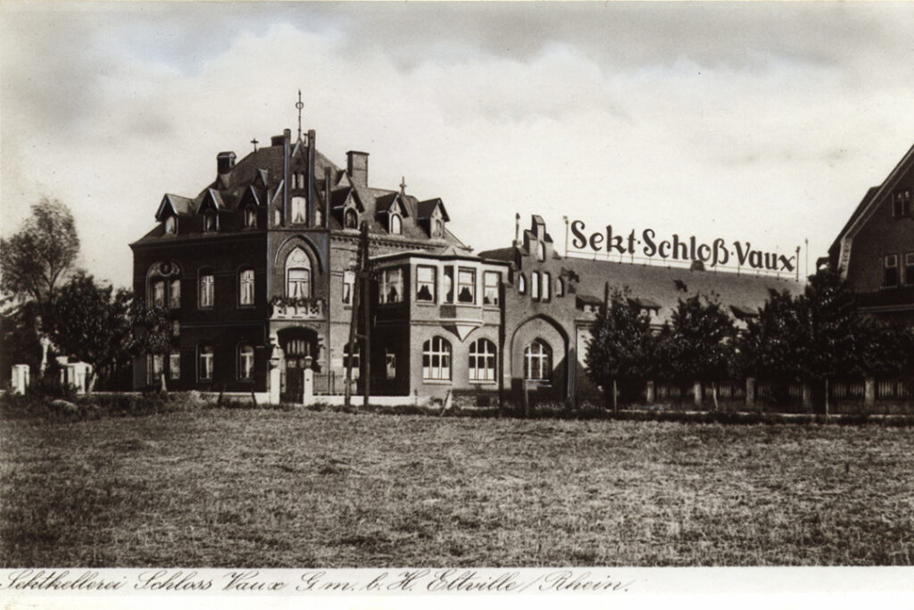 Eine historische Aufnahme des Sekt Schloß VAUX aus 1921.